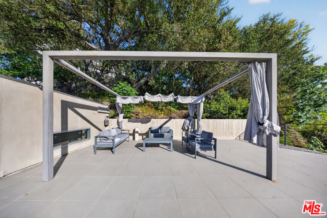 9716 Oak Pass Road Beverly Hills, CA 90210 - Photo 37 of 73