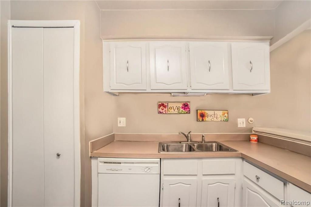 1693 Riverside Drive, Unit 62 Rochester Hills, MI 48309 - Photo 5 of 30