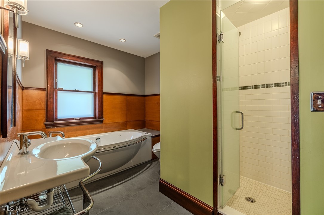 1100 Parkside Road Cleveland, OH 44108 - Photo 33 of 50 Steam Shower