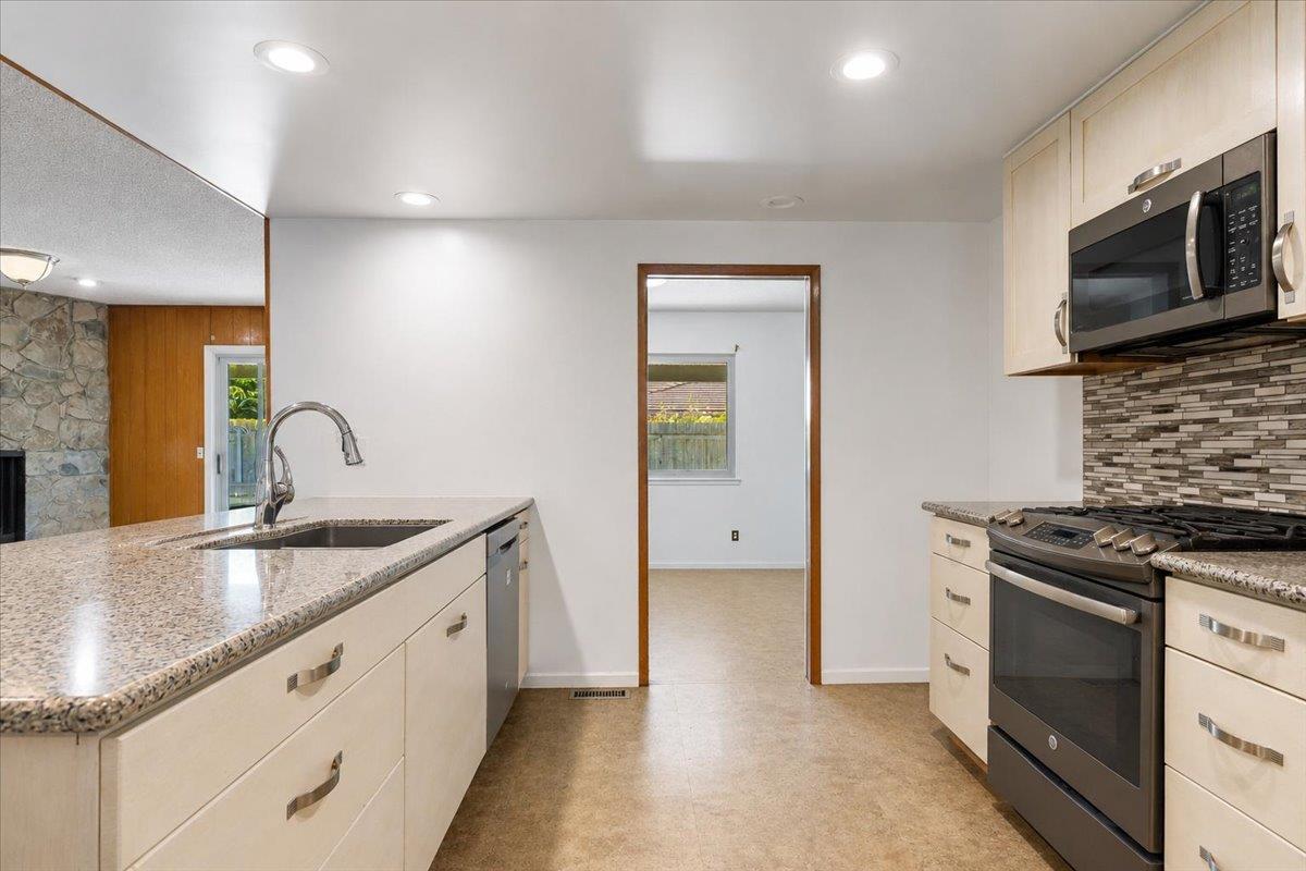 69 Springbrook Circle Sacramento, CA 95831 - Photo 13 of 29