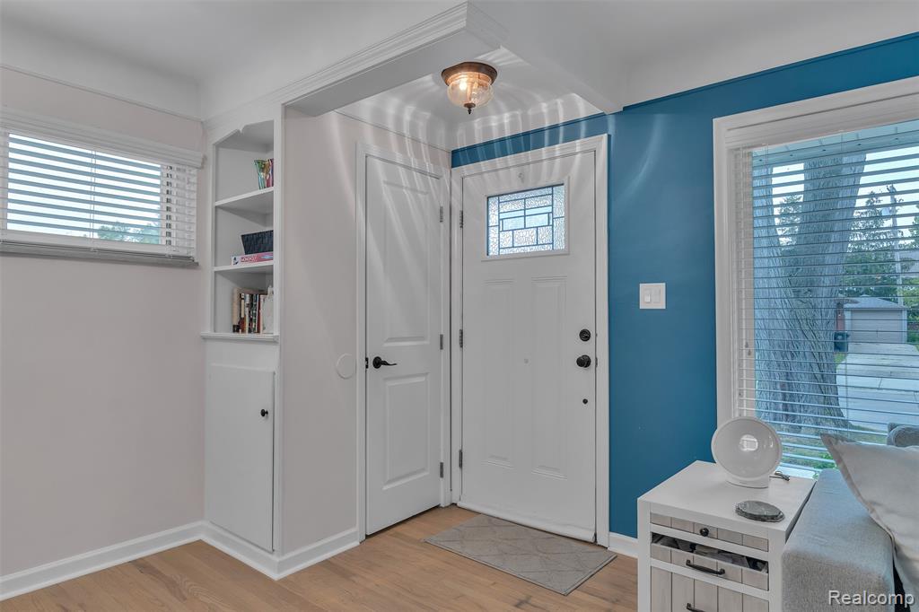 765 Vernier Road Grosse Pointe Woods, MI 48236 - Photo 6 of 49