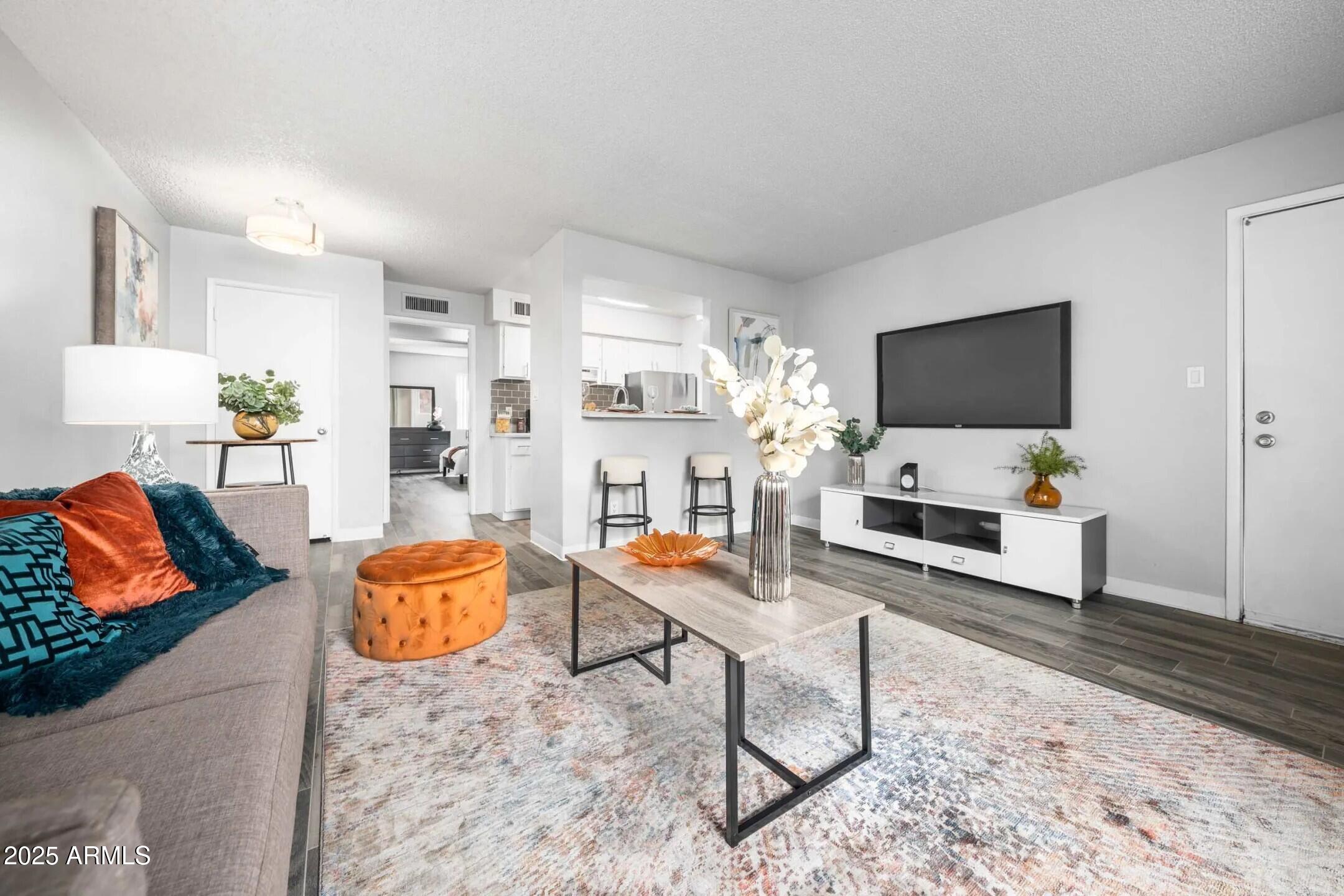 9410 North 31st Avenue, Unit 1 Phoenix, AZ 85051 - Photo 4 of 12 Living Room