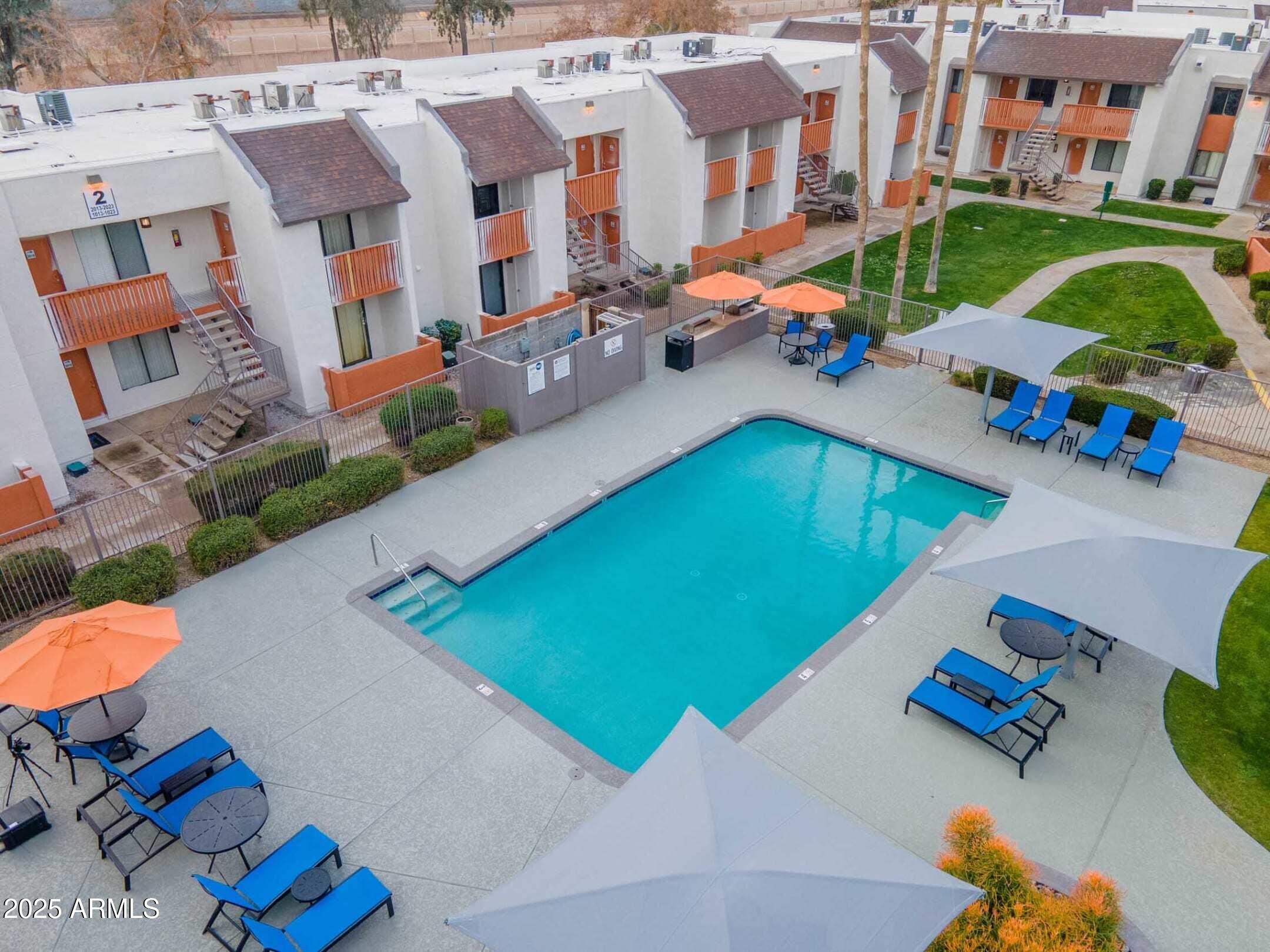 9410 North 31st Avenue, Unit 1 Phoenix, AZ 85051 - Photo 6 of 12 Outdoor Lounge