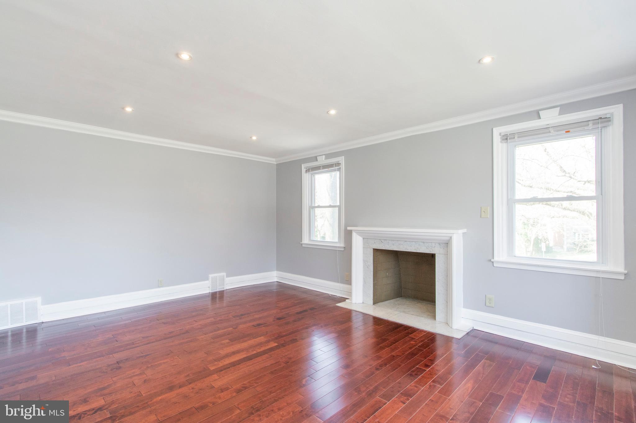 1139 Ashbourne Road Cheltenham, PA 19012 - Photo 4 of 58 Living Room