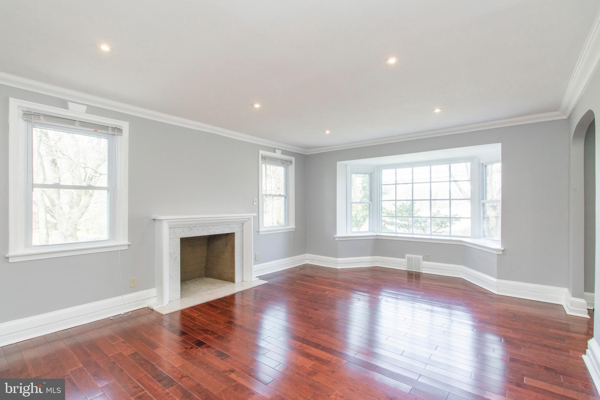 1139 Ashbourne Road Cheltenham, PA 19012 - Photo 5 of 58 Living Room
