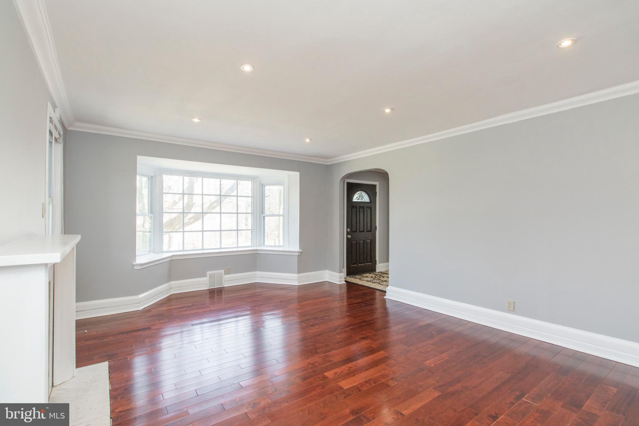 1139 Ashbourne Road Cheltenham, PA 19012 - Photo 6 of 58 Living Room