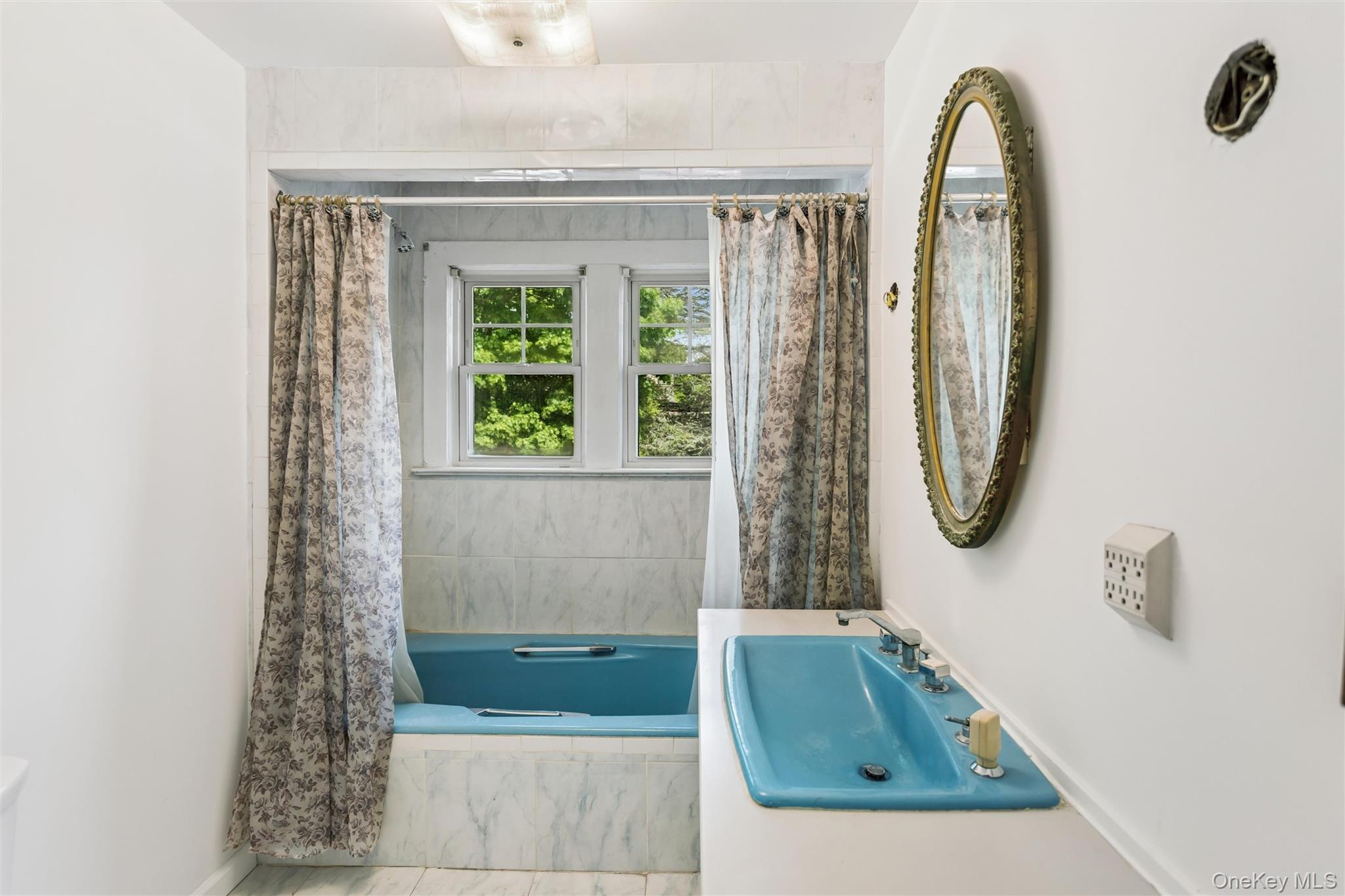 50 Roxbury Road Rockville Centre, NY 11570 - Photo 27 of 45 Second floor full bathroom with combo tub and shower