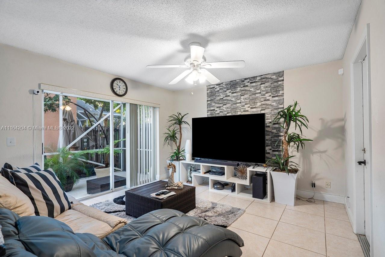 10646 Lake Oak Way Boca Raton, FL 33498 - Photo 5 of 33 Gallery Image 5