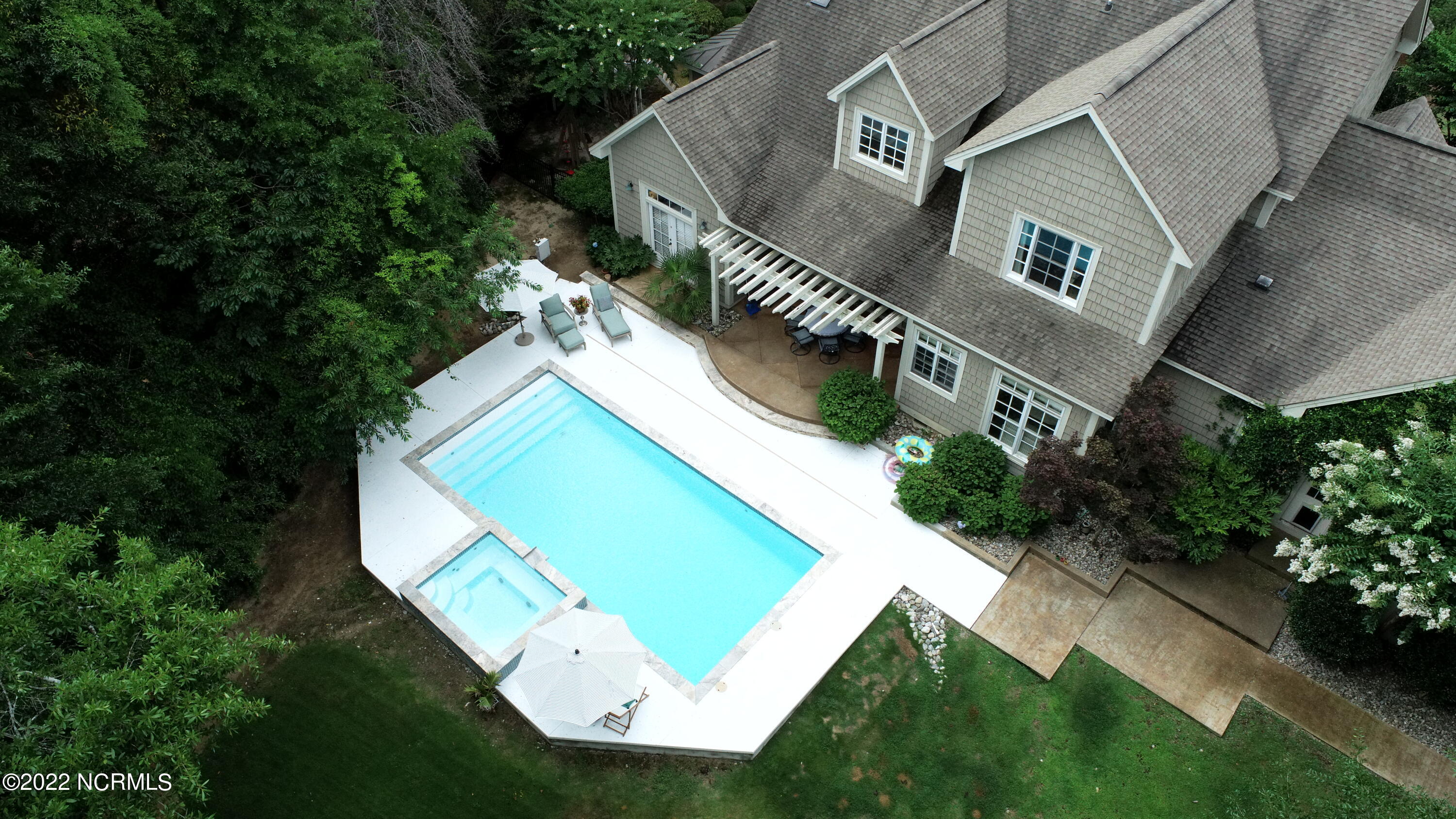 25 Barrett Road East Pinehurst, NC 28374 - Photo 33 of 46 AERIAL CLOSER 2