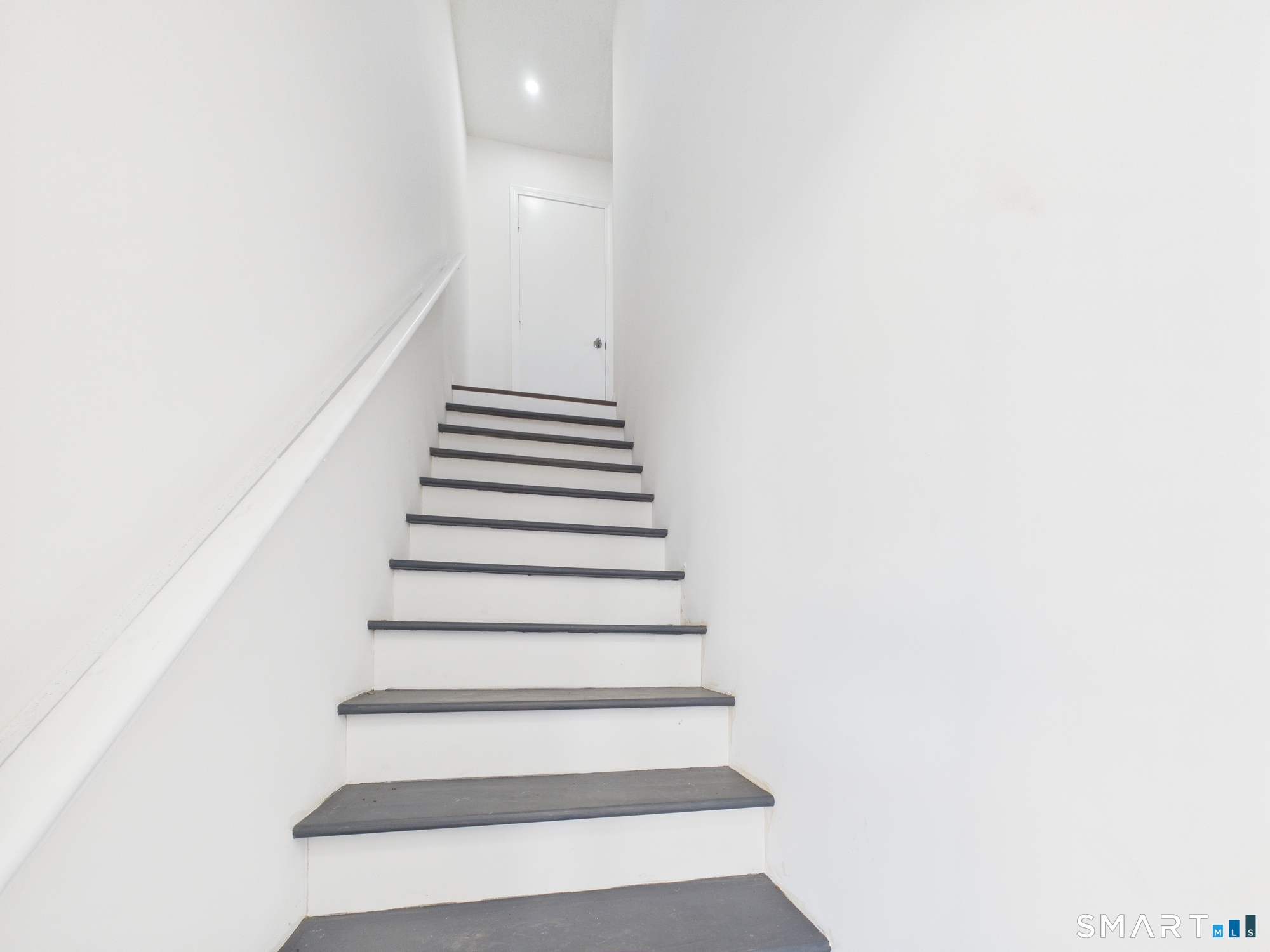 23 Dewitt Street New Haven, CT 06519 - Photo 30 of 36 a view of entryway