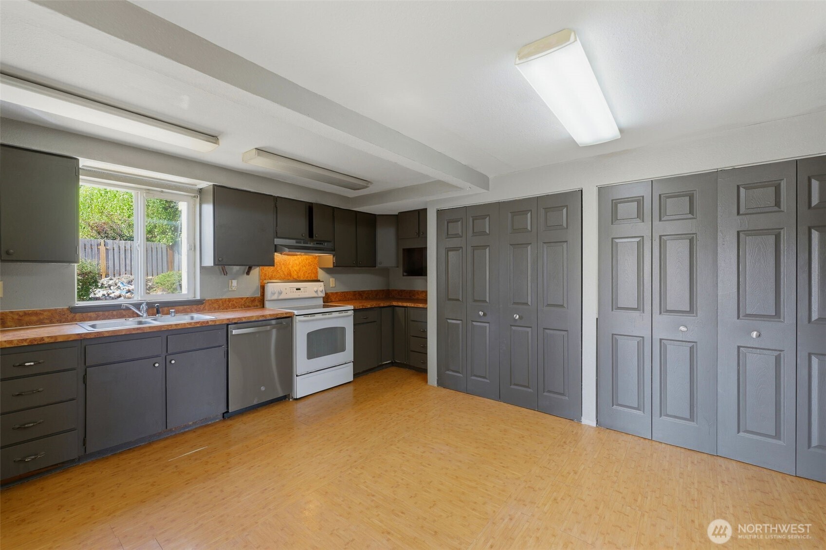 1104 Dibb Street Bremerton, WA 98310 - Photo 10 of 32 Gallery Image 10