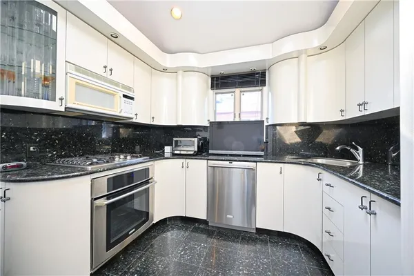 $1,675,000 | 2743 East 66th Street | Mill Basin