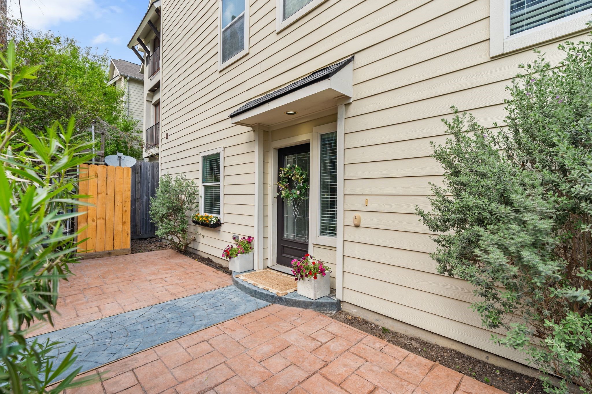 2316 Beall Street Houston, TX 77008 - Photo 24 of 30 Freshly updated patio with new landscaping and fencing.