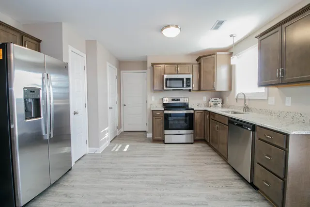 $1,830 | 4007 Ft Sumter Drive, Clarksville, TN 37042