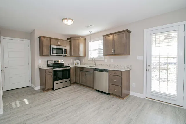 $1,830 | 4007 Ft Sumter Drive, Clarksville, TN 37042