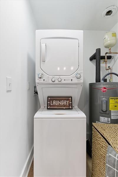 4015 Moffat Court Decatur, GA 30035 - Photo 26 of 34 a utility room with dryer and washer