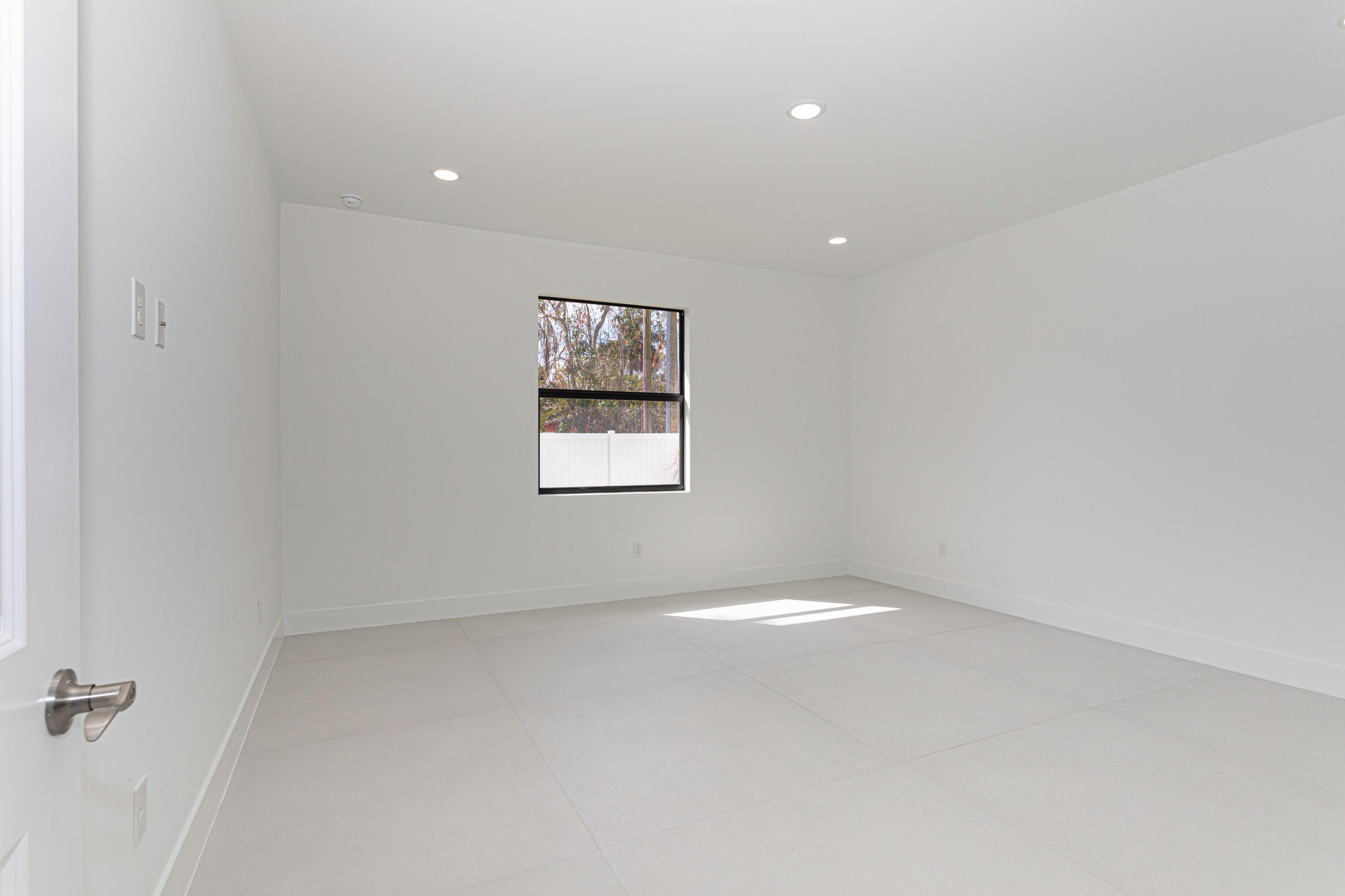 308 4th Street Jupiter, FL 33458 - Photo 20 of 51 a view of an empty room