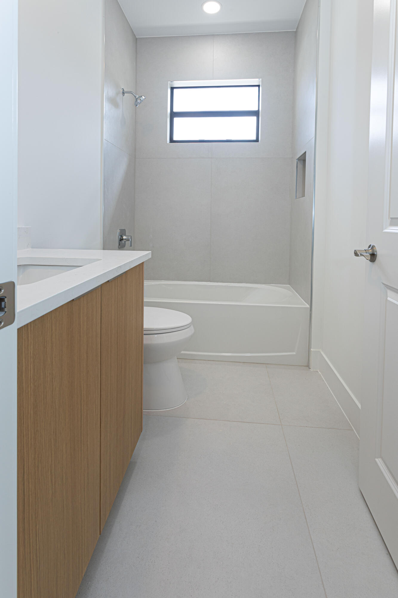 308 4th Street Jupiter, FL 33458 - Photo 24 of 51 a bathroom with a toilet a sink and bathtub