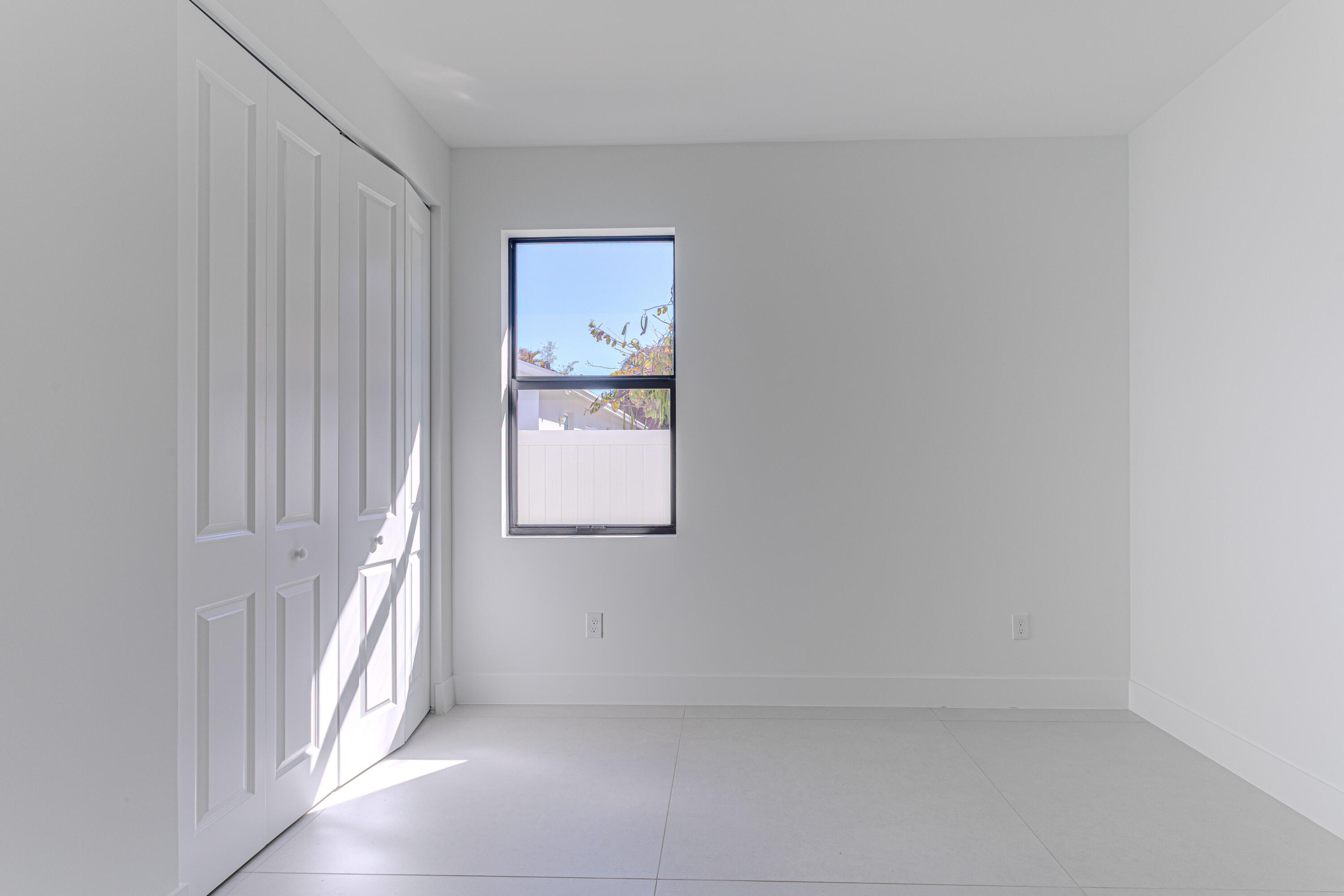 308 4th Street Jupiter, FL 33458 - Photo 25 of 51 a view of an empty room