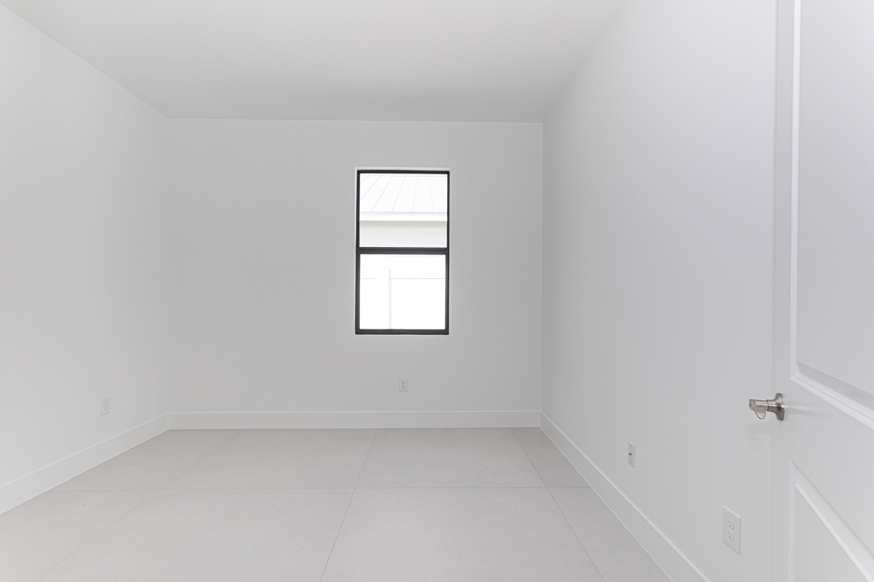 308 4th Street Jupiter, FL 33458 - Photo 30 of 51 an empty room with a window