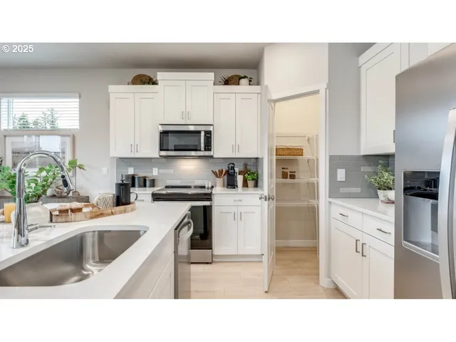 $579,995 | 3650 Southwest Binford Avenue, Gresham, OR 97080