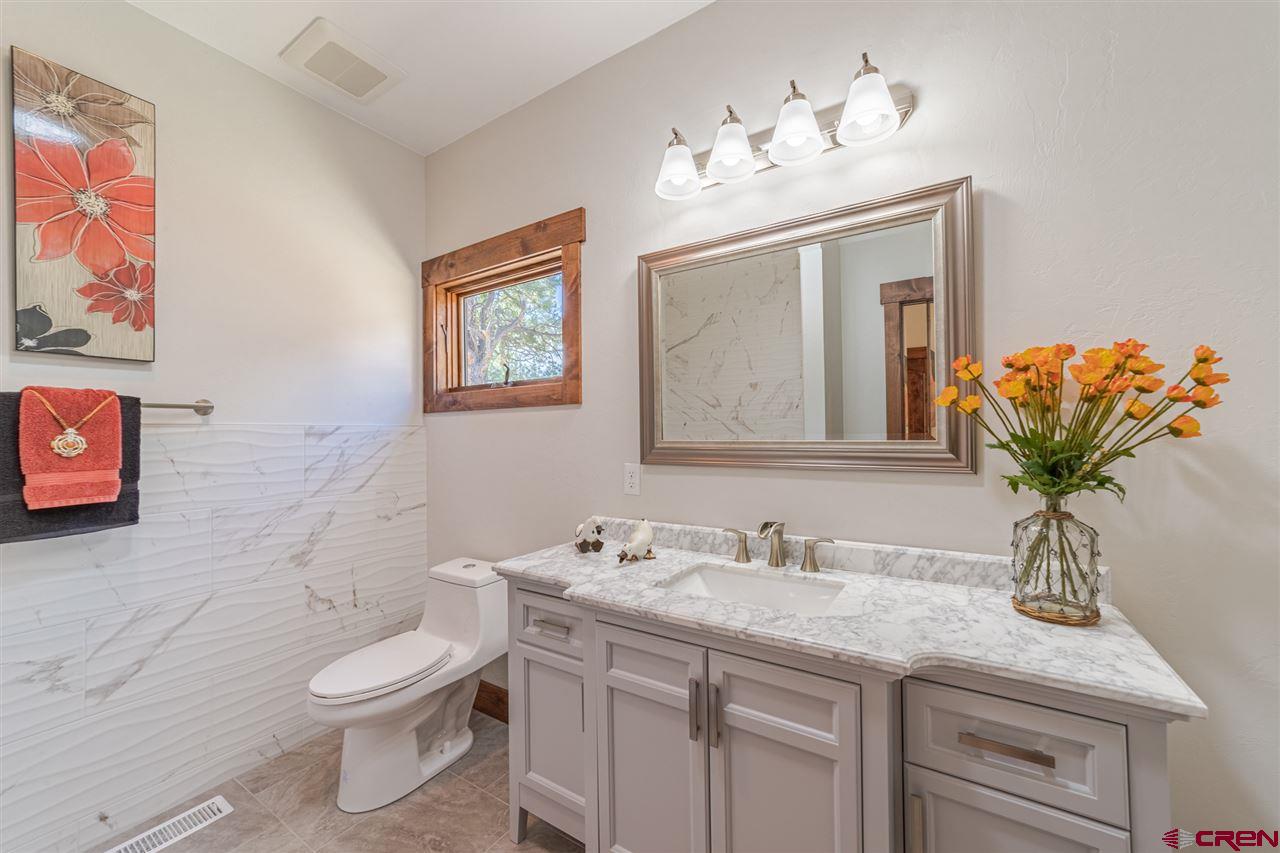 496 South Badger Trail, Unit B Ridgway, CO 81432 - Photo 14 of 34 Large guest bath with tub and shower.