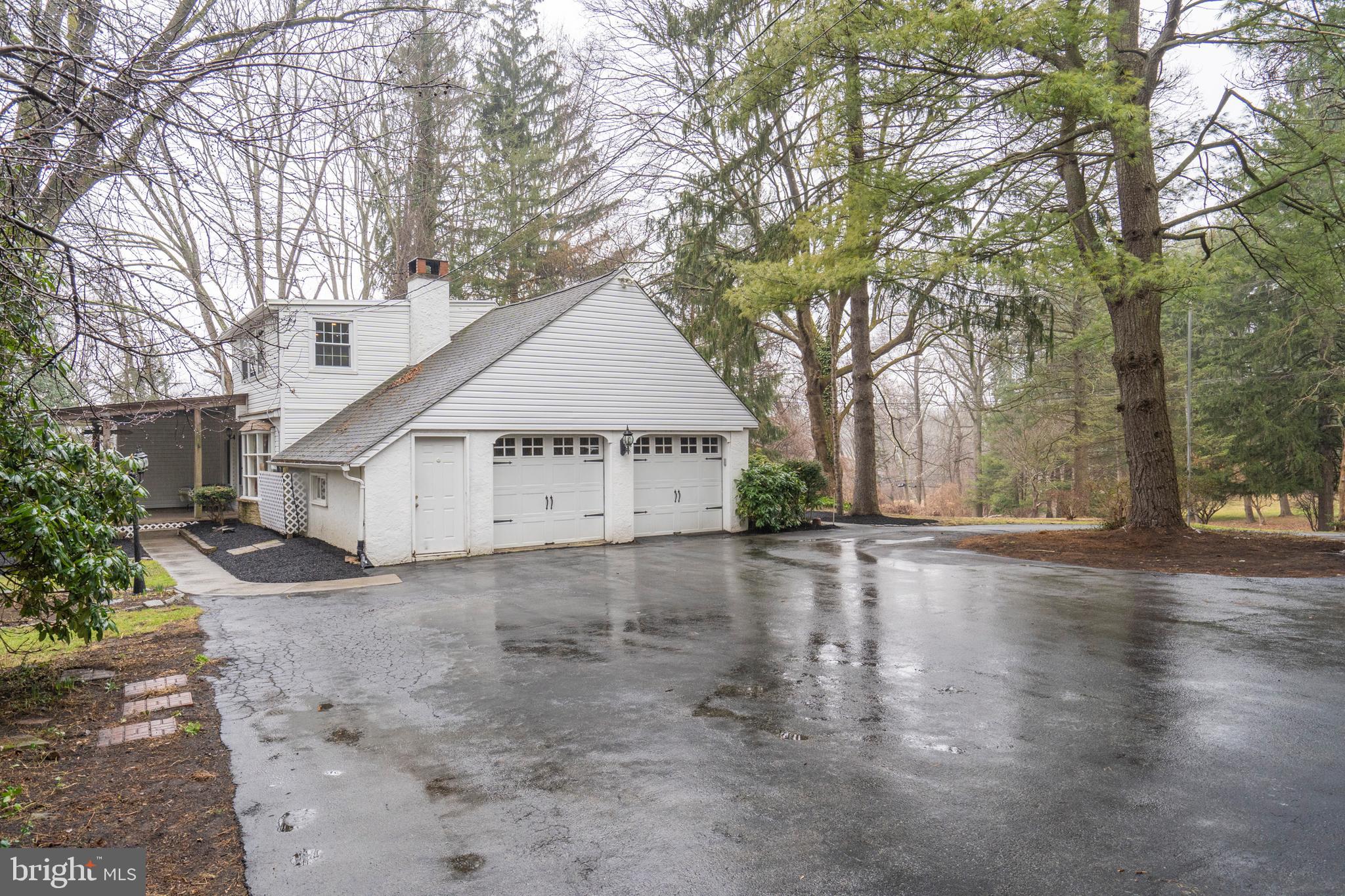 54 Forge Road Glen Mills, PA 19342 - Photo 14 of 16 Turn-around Driveway and 2 car garage