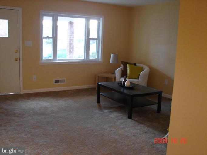 7733 Charlesmont Road Dundalk, MD 21222 - Photo 7 of 26 Living Room