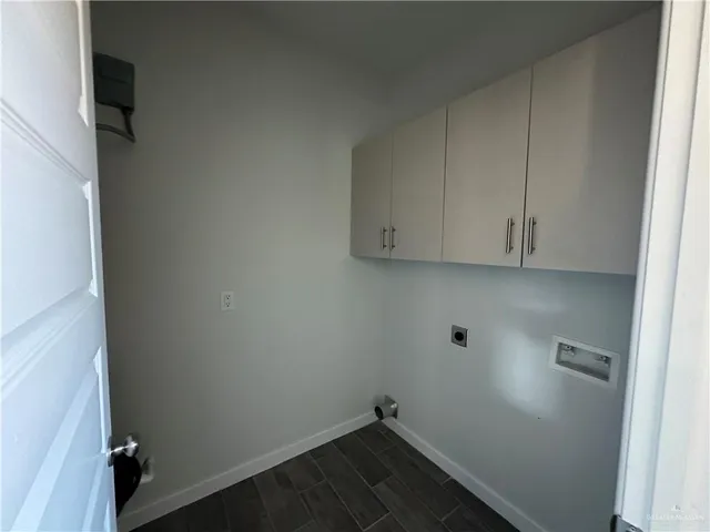 a view of utility room