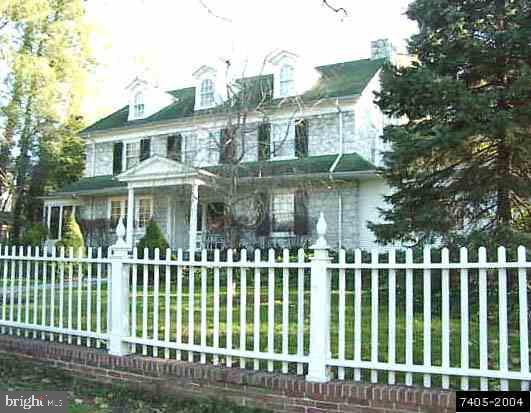 556 Country Club Road York, PA 17403 - Photo 1 of 9 Gallery Image 1