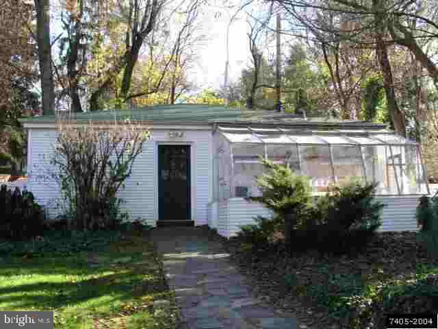 556 Country Club Road York, PA 17403 - Photo 8 of 9 Gallery Image 8