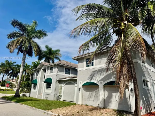 $6,900 | 851 North 11th Avenue, Hollywood, FL 33019