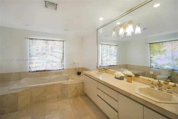 $6,900 | 851 North 11th Avenue, Hollywood, FL 33019