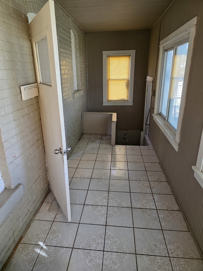 725 Chase Avenue Joliet, IL 60432 - Photo 11 of 15 a view of an empty room with a window