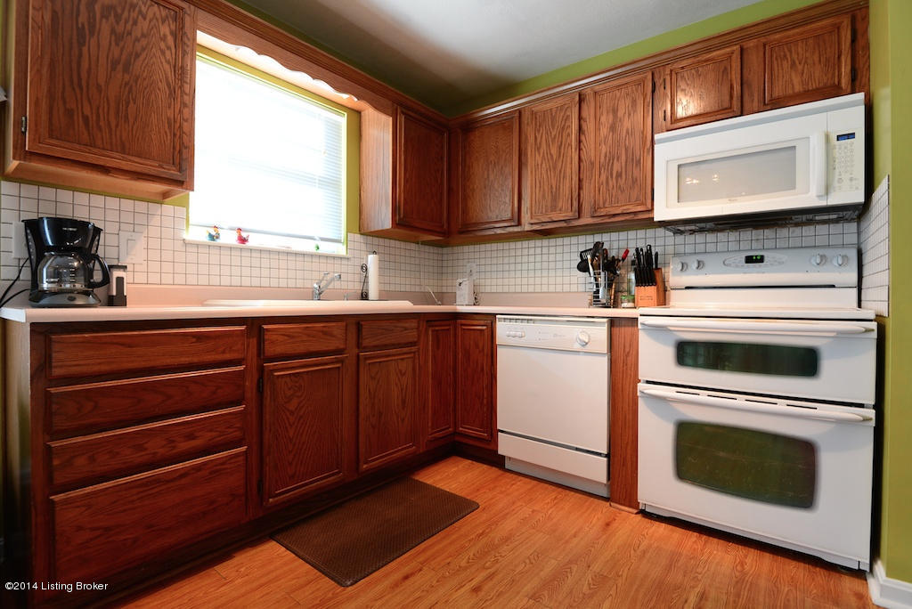 8602 Raintree Circle Pewee Valley, KY 40056 - Photo 3 of 14 Eat-in kitchen - refrigerator, stove, dishwasher and microwave remain.