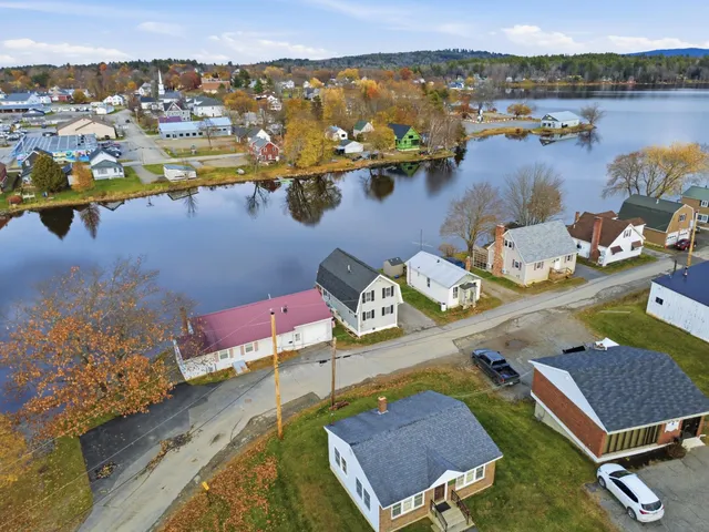 $379,000 | 6 Mattanawcook Street, Lincoln, ME 04457