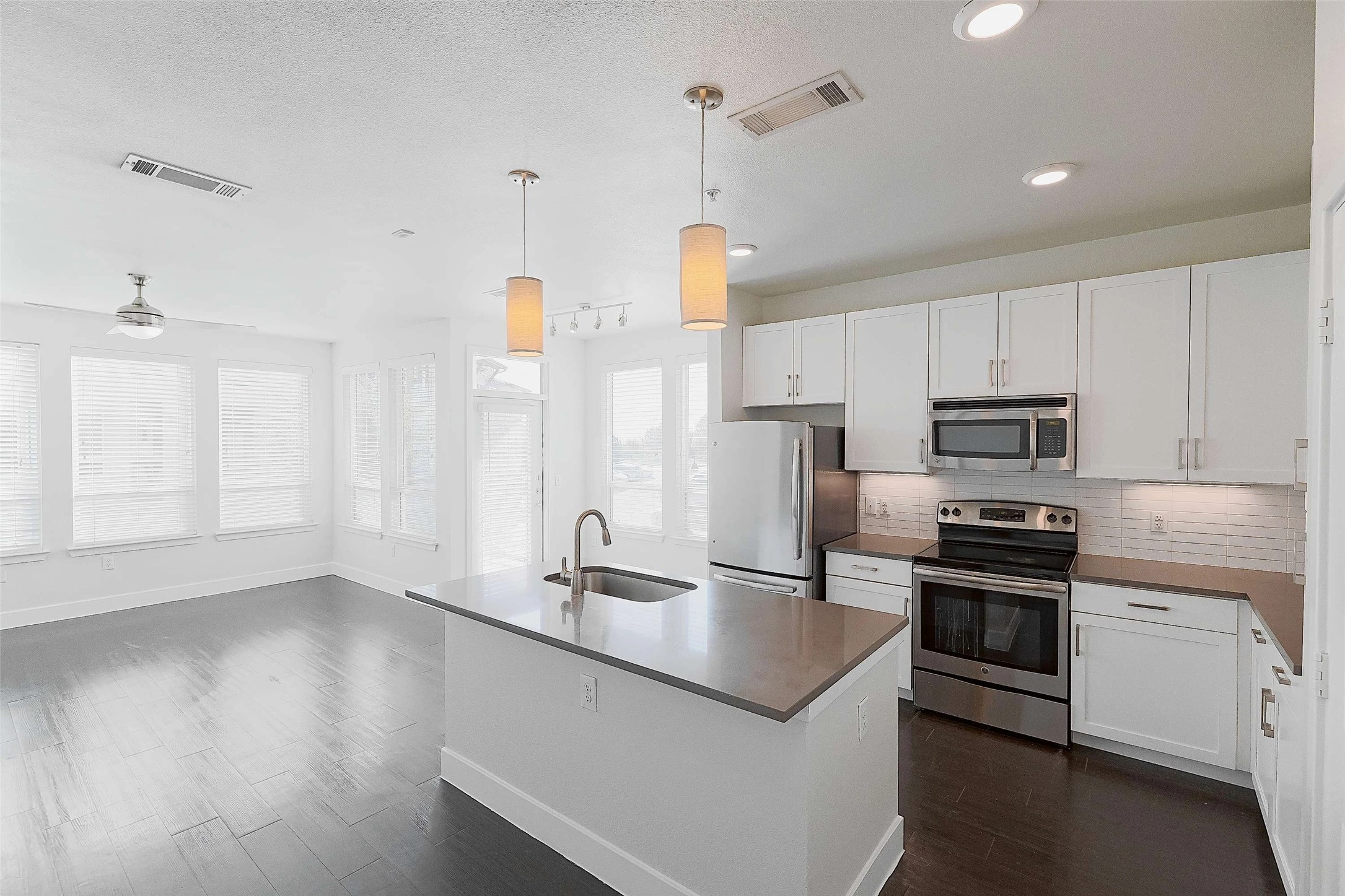 4800 Steiner Ranch Boulevard, Unit 15301 Austin, TX 78732 - Photo 13 of 21 Up to 8 weeks free rent plus reduced deposits!