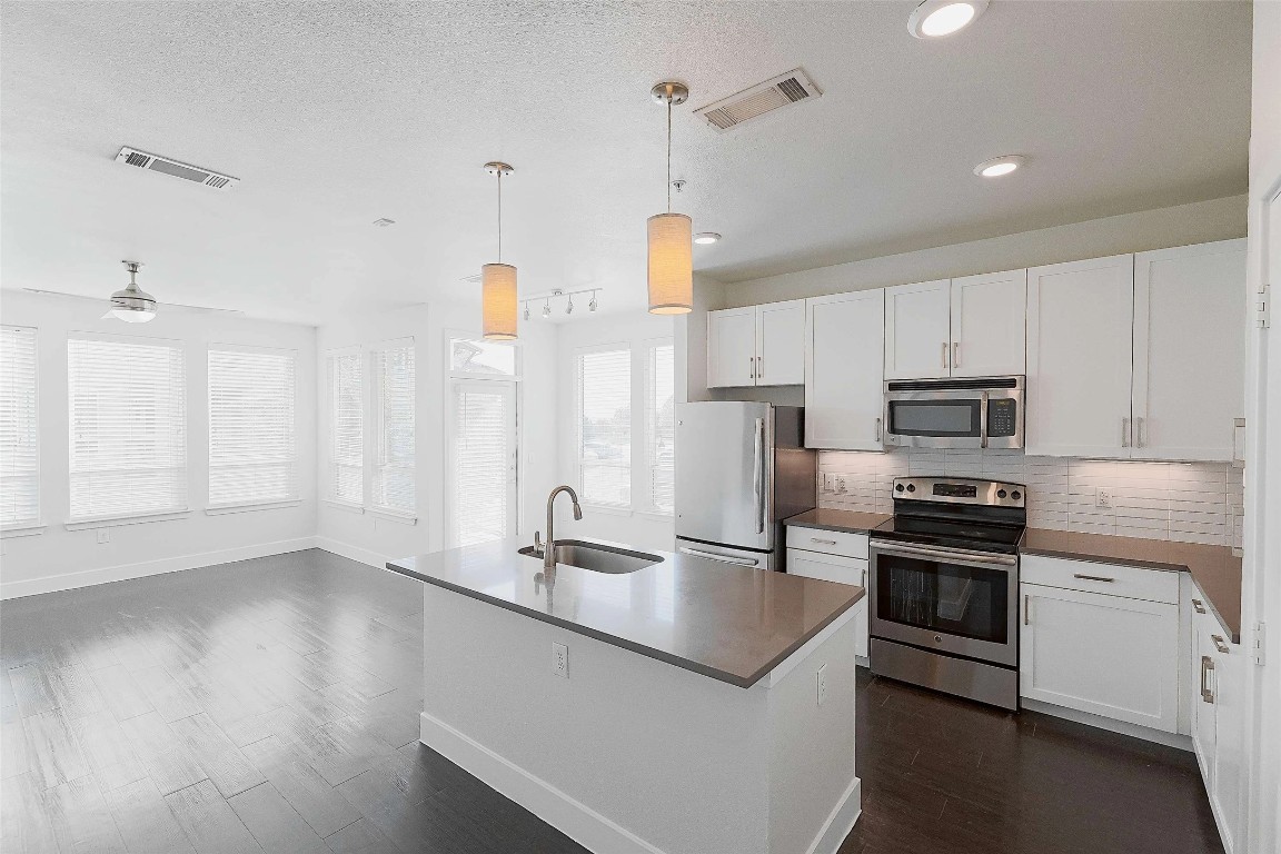 4800 Steiner Ranch Boulevard, Unit 15301 Austin, TX 78732 - Photo 13 of 21 Up to 8 weeks free rent plus reduced deposits!