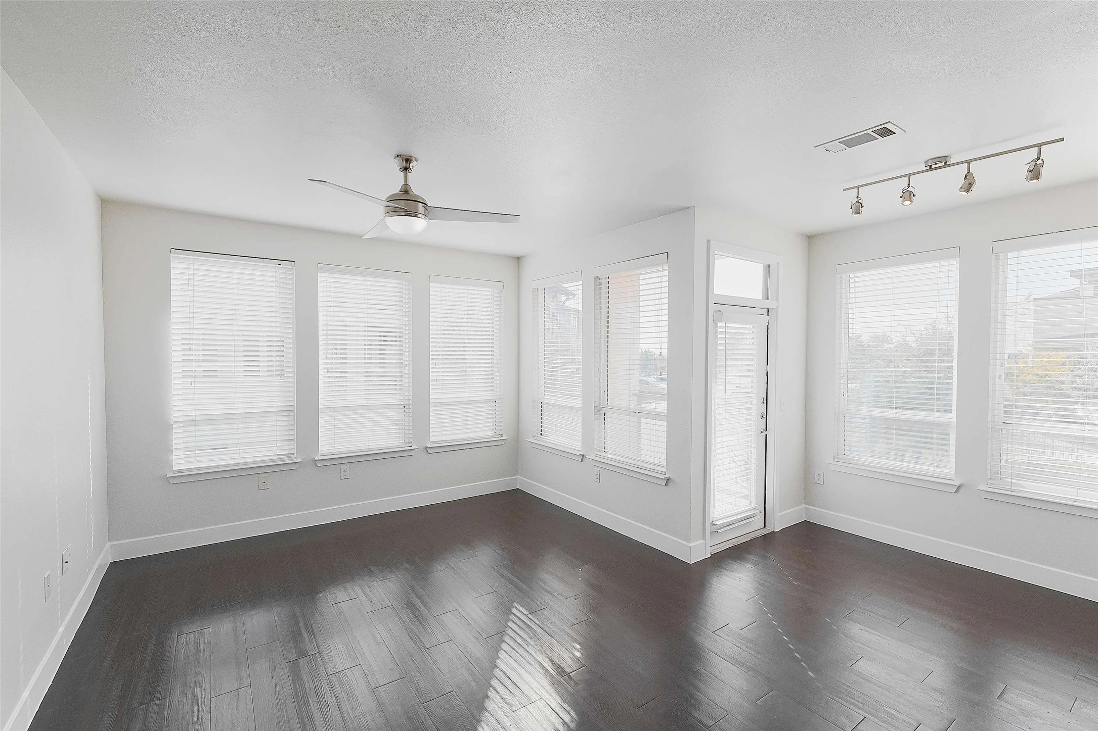 4800 Steiner Ranch Boulevard, Unit 15301 Austin, TX 78732 - Photo 15 of 21 Up to 8 weeks free rent plus reduced deposits!