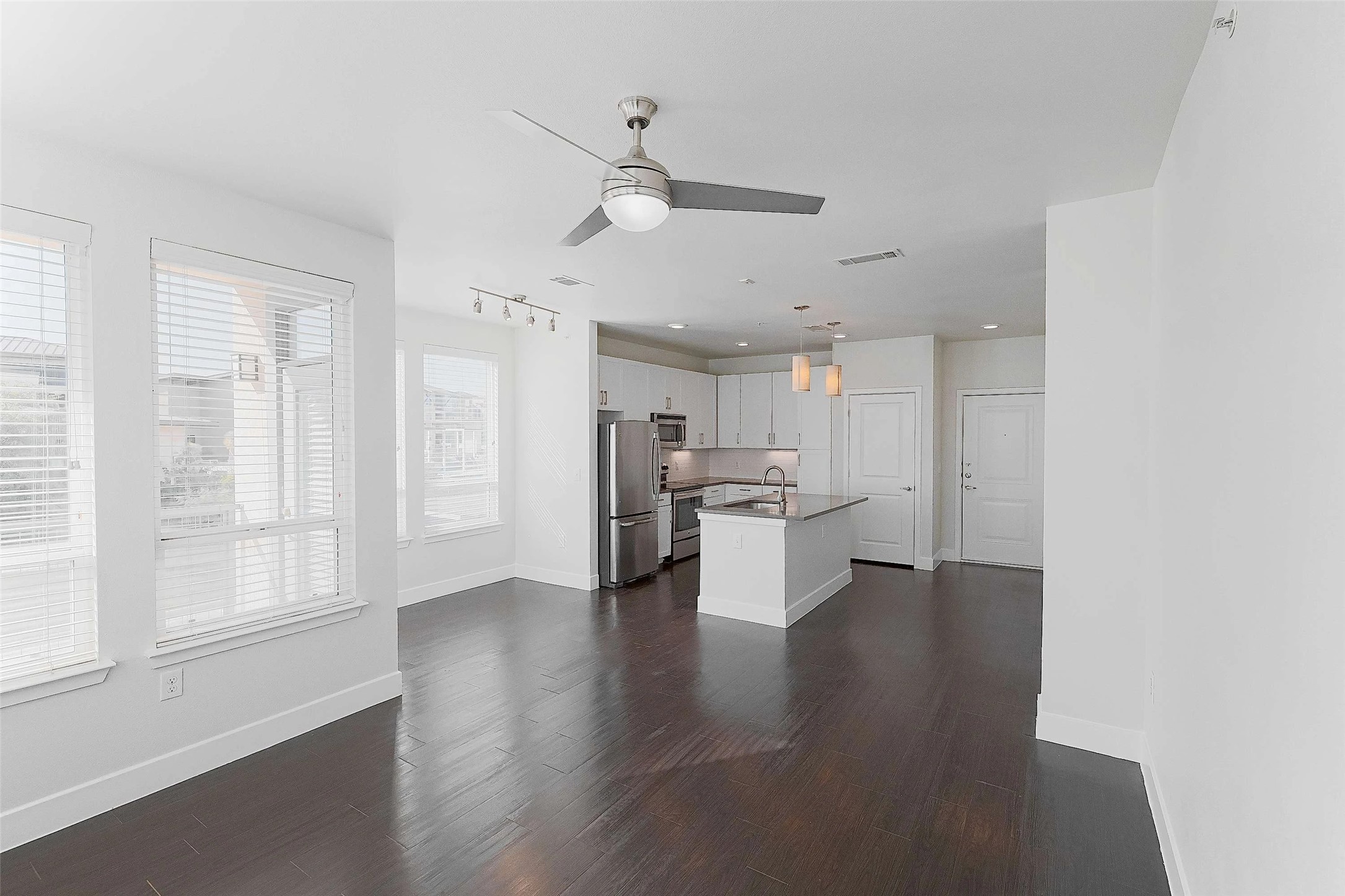 4800 Steiner Ranch Boulevard, Unit 15301 Austin, TX 78732 - Photo 16 of 21 Up to 8 weeks free rent plus reduced deposits!