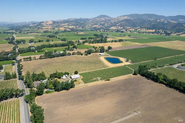 $3,500,000 | 5744 Highway 128, Geyserville, CA 95441