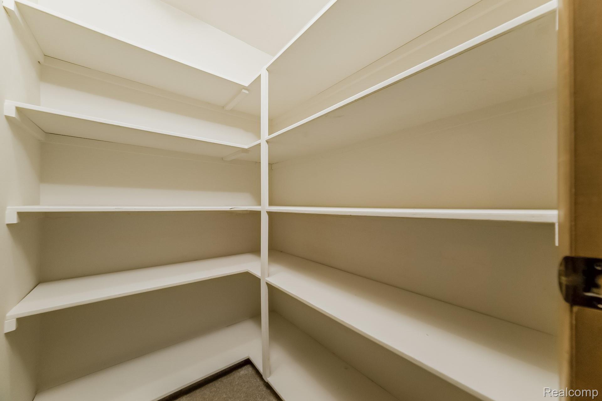 896 Allston Drive Rochester, MI 48309 - Photo 28 of 57 026-photo-walk-in-closet-8358047.jpg