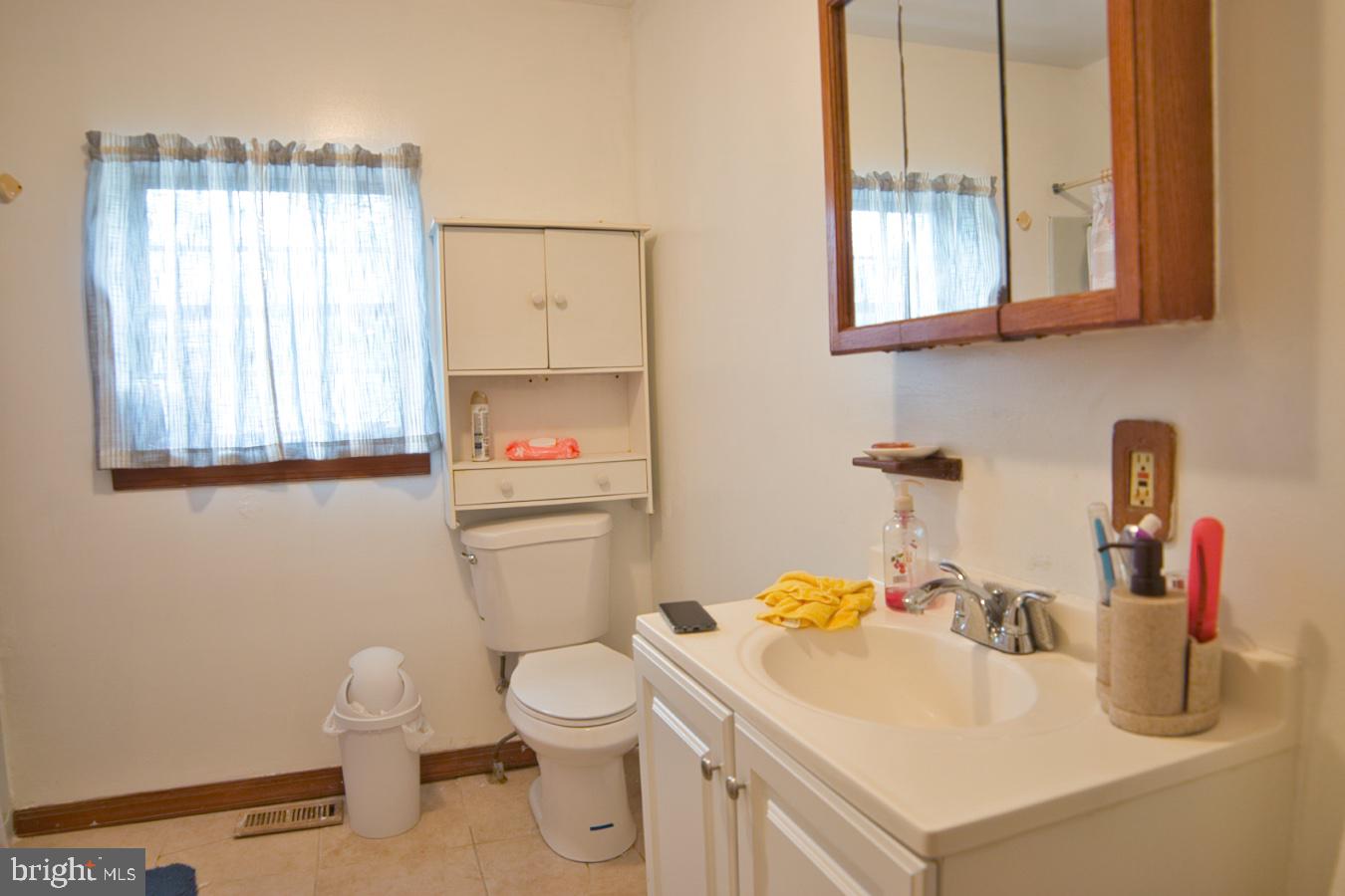 2995 North Congress Road Camden, NJ 08104 - Photo 19 of 21 Bathroom