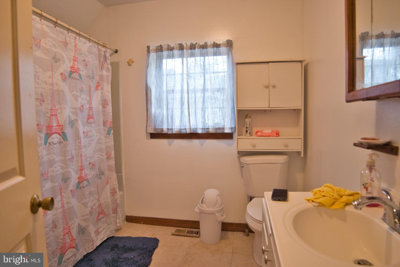 2995 North Congress Road Camden, NJ 08104 - Photo 20 of 21 Bathroom