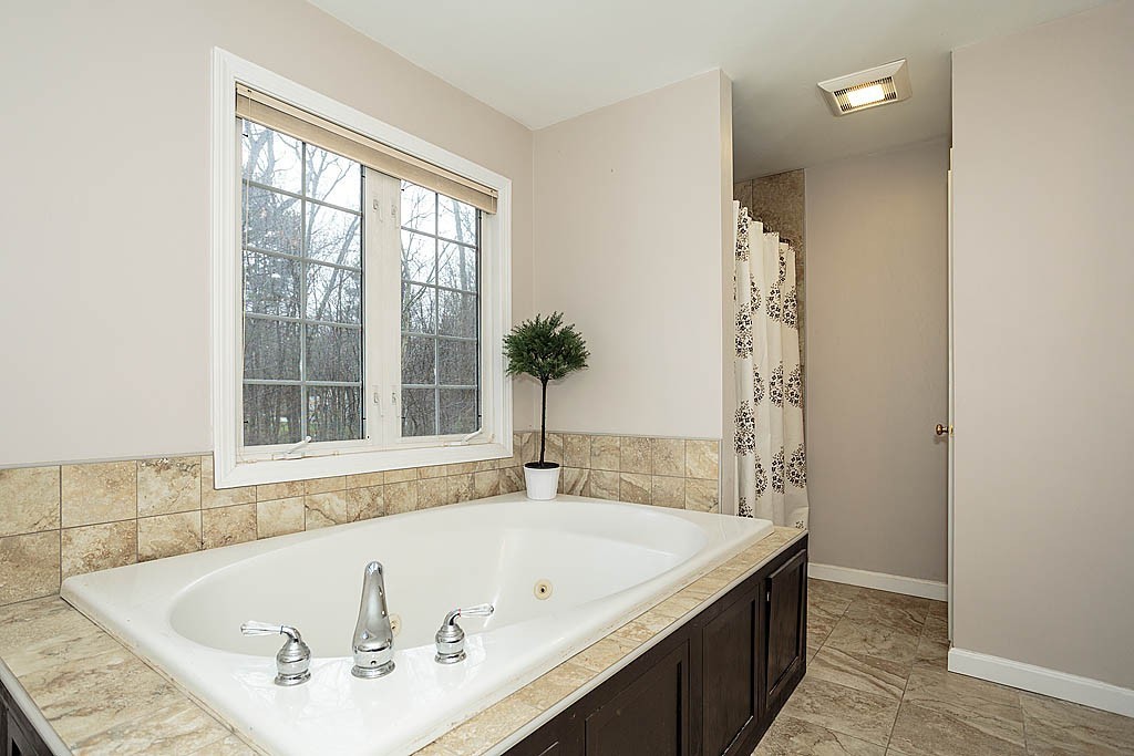 6 May Road Westford, MA 01886 - Photo 18 of 30 Gallery Image 18