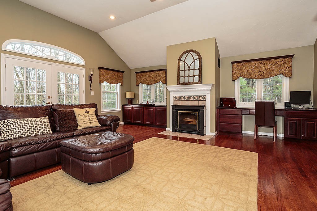 6 May Road Westford, MA 01886 - Photo 2 of 30 Gallery Image 2