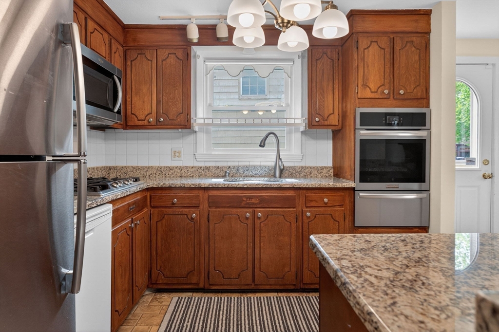 46 Grapevine Avenue Lexington, MA 02421 - Photo 5 of 15