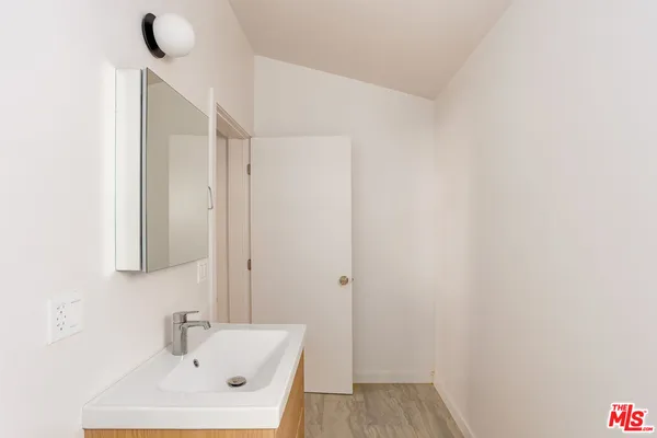 $2,995 | 126 Franklin Court, Unit B, Glendale, CA 91205