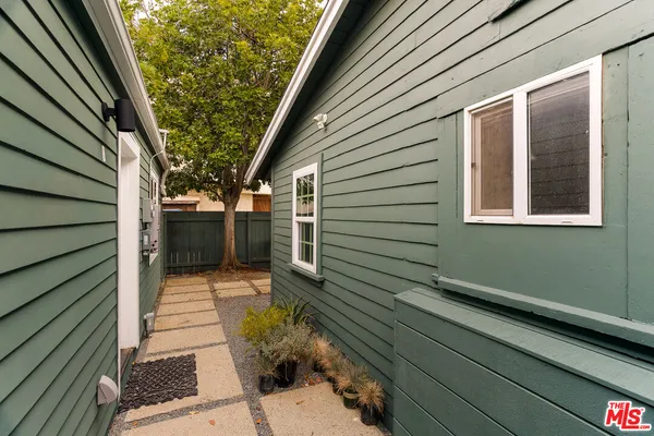 $2,995 | 126 Franklin Court, Unit B, Glendale, CA 91205