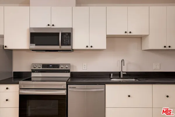 $2,995 | 126 Franklin Court, Unit B, Glendale, CA 91205